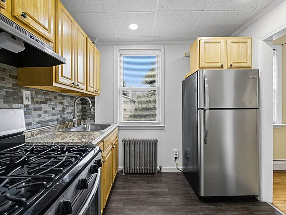 4th image of 32 Gardner Ave #201