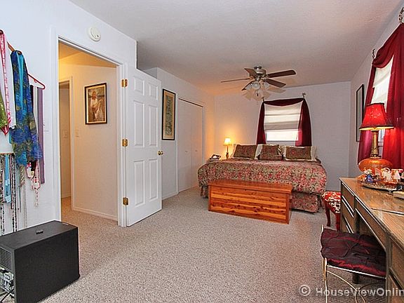 3rd image of 2027 Montgomery St