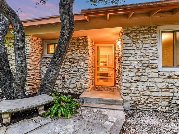 3rd image of 400 Brady Ln
