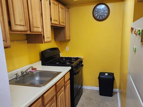 2nd image of 512 Wales Ave #1