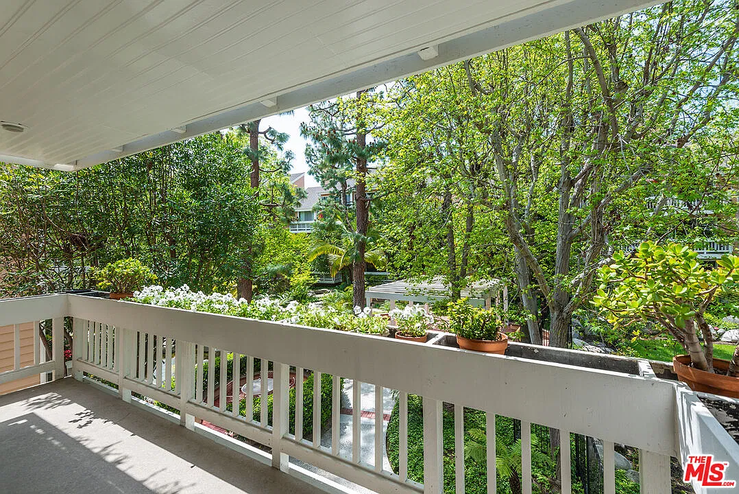 2 bed, 2.0 bath, 1966 sqft, $5,195 — Photo 3