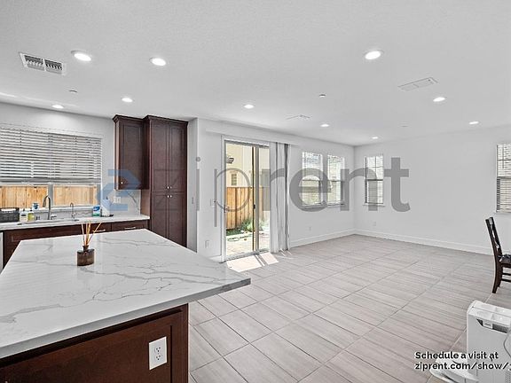 5th image of 34 W Chianti Dr