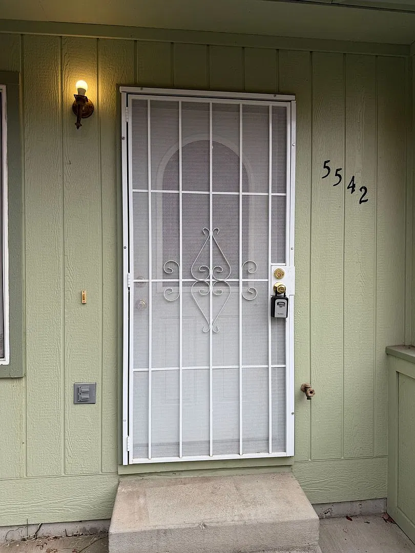 Updated 2-bedroom duplex in Thurston! — Photo 3