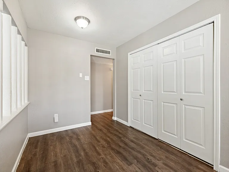 17615 Autumn Hills Dr — Photo 8