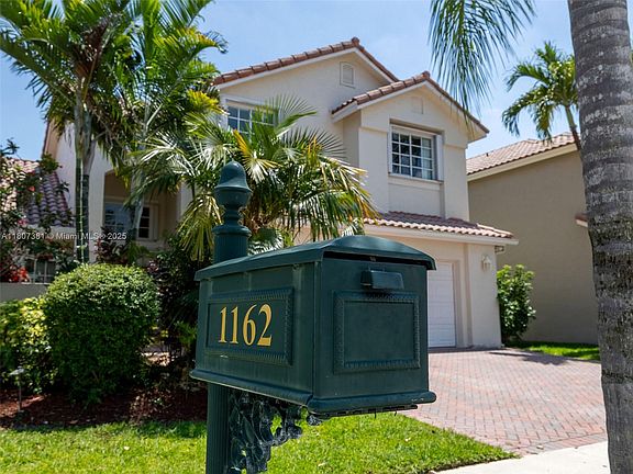 2nd image of 1162 Laguna Springs Dr