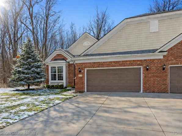 49724 Broadacre Dr #57, Macomb, MI 48042