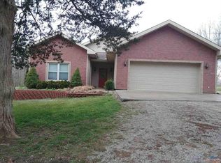 103 S Deercreek Dr, Clinton, MO 64735