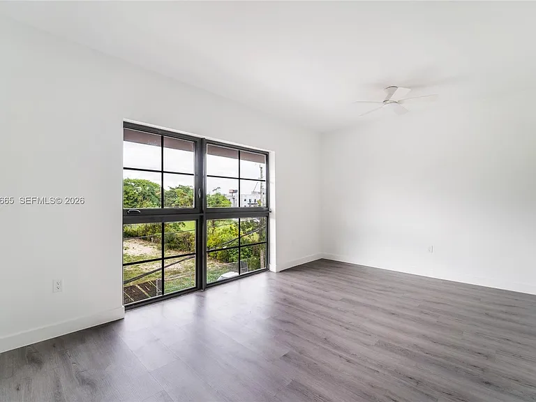 1165 NW 8th Ave #101 — Photo 3