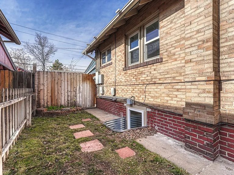 1445 S Lincoln St — Photo 24
