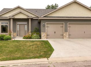 231 Golden Bear Ln, Zumbrota, MN 55992