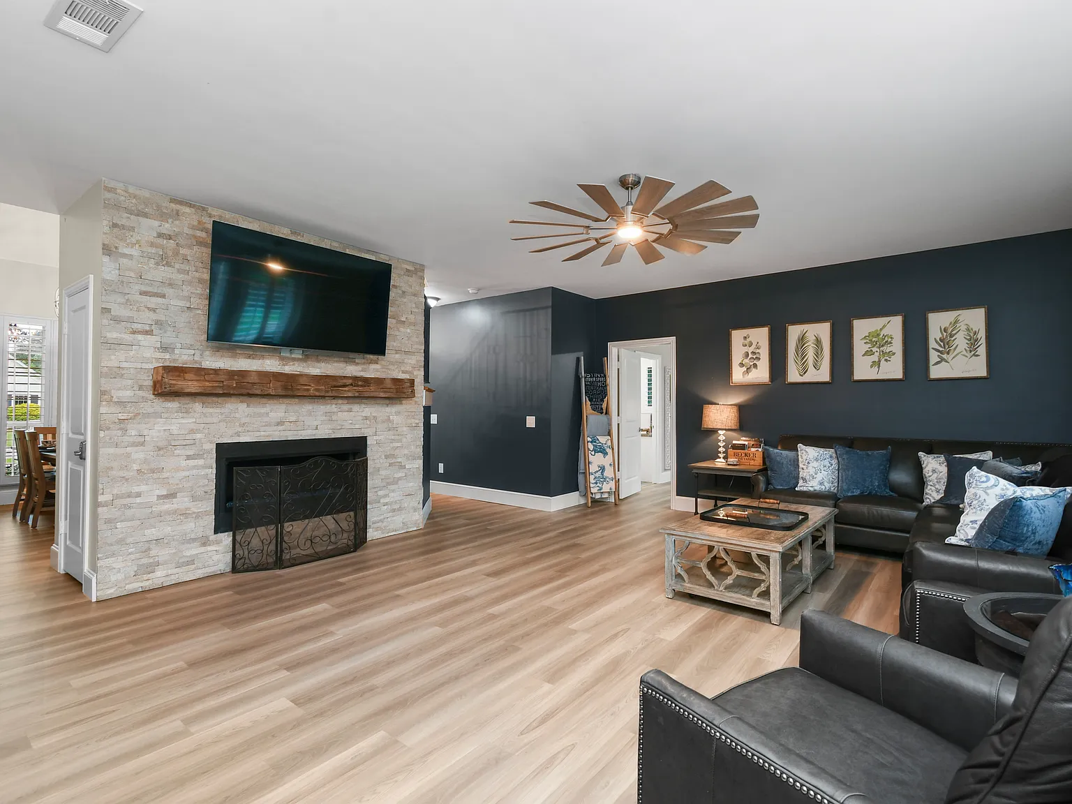 5 bed, 3.5 bath, 2567 sqft, $9,750 — Photo 3