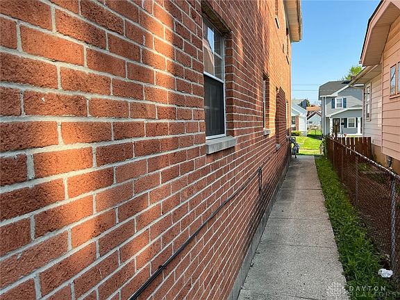 5th image of 232 E Bruce Ave