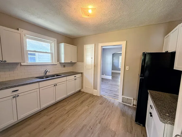 751 Merton Ave — Photo 7