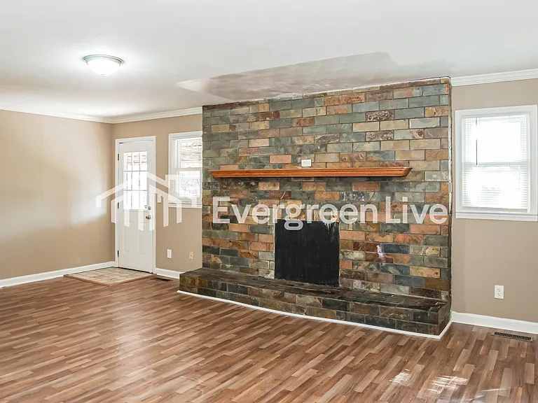 1705 Vinca St SW — Photo 2
