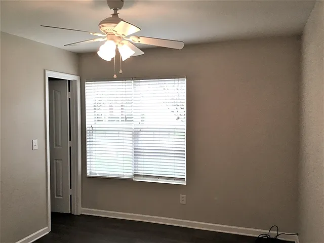 517 Lindsborg Trl — Photo 11