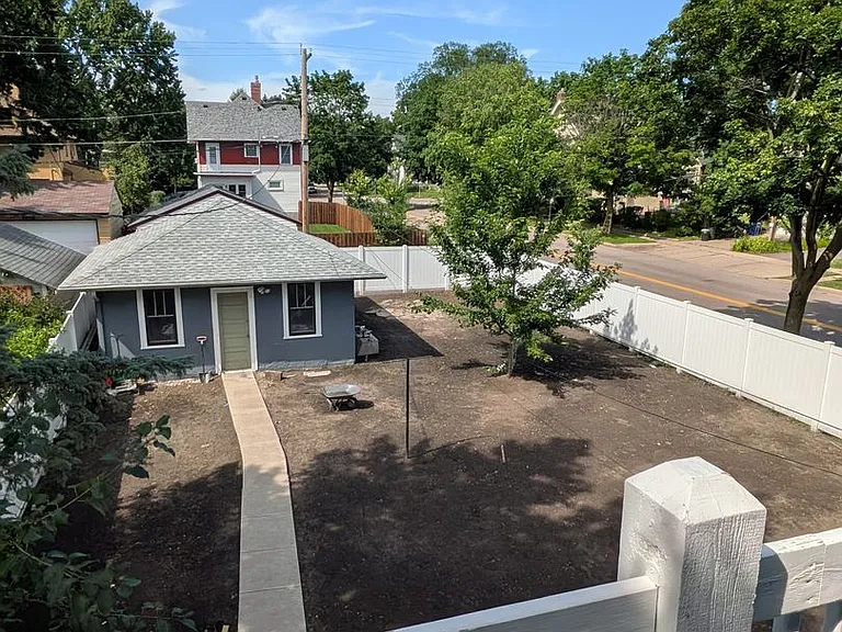 1953 Laurel Ave — Photo 30