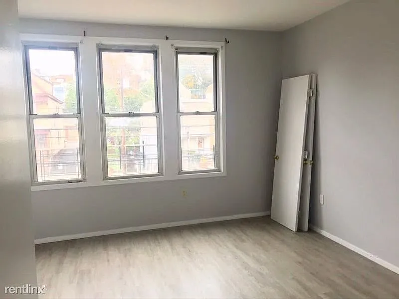 2 bed, $1,900 — Photo 2