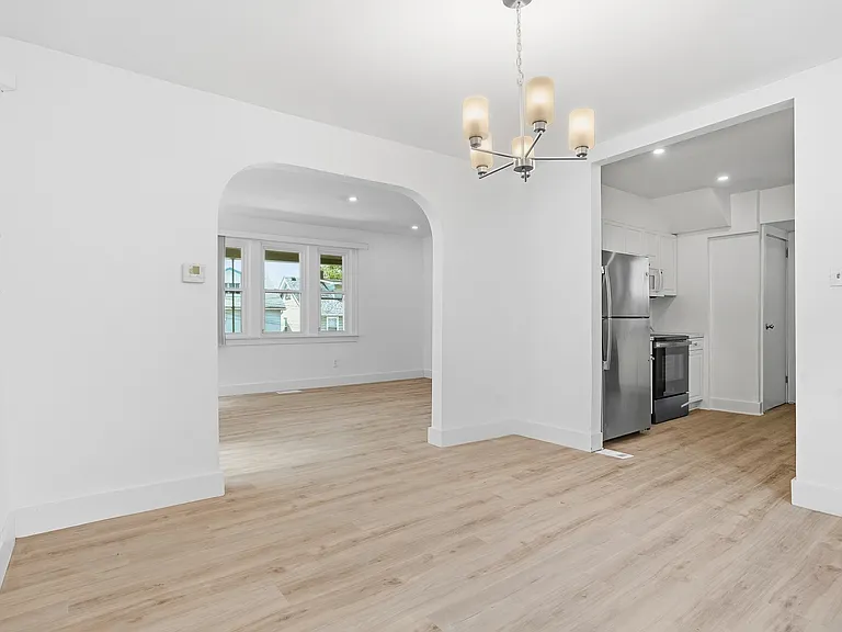 7806 Saint Lawrence Ave — Photo 6