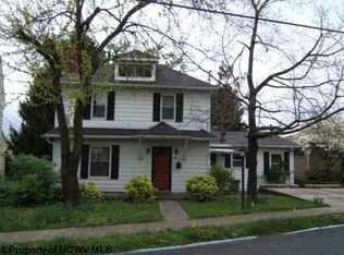 896 Riverview Dr, Morgantown, WV