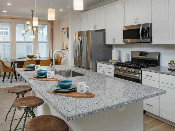 10902 Drummond Pl, White Plains, MD 20695