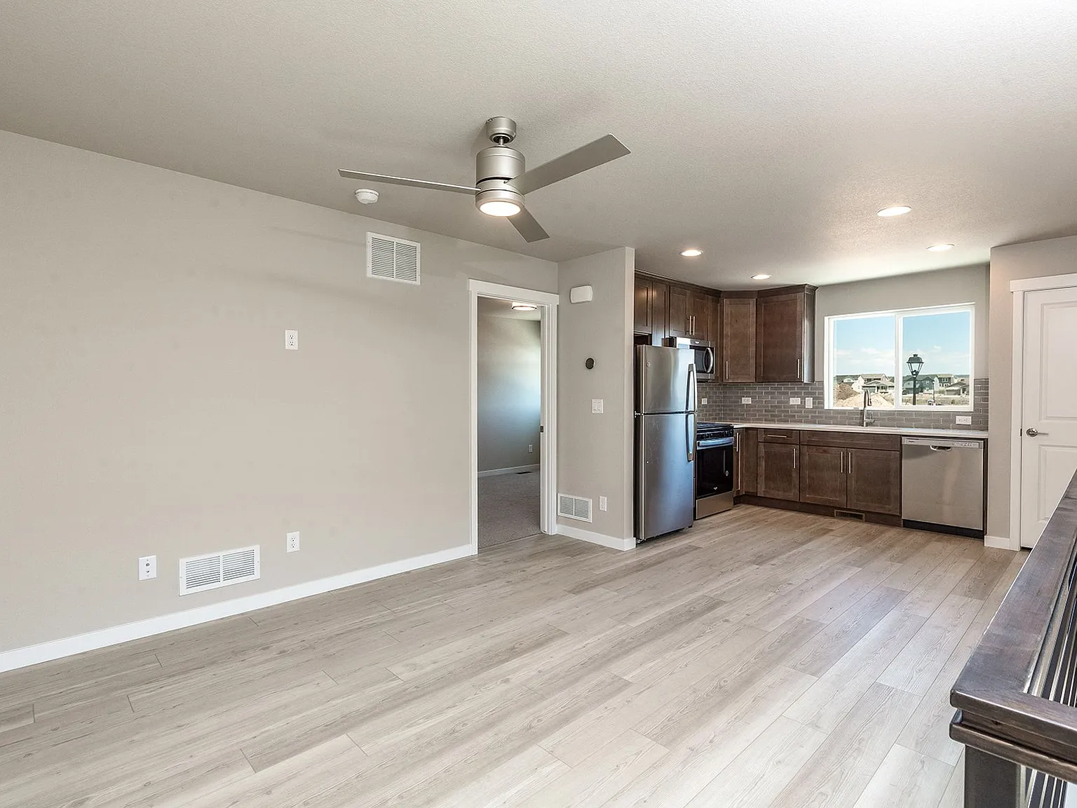 New Apartment For Rent — Photo 2