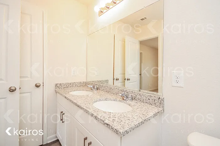 15581 Briar Forest Dr — Photo 9