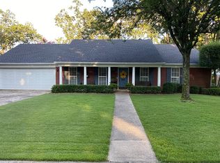 33 Crownpoint Rd, Little Rock, AR 72227