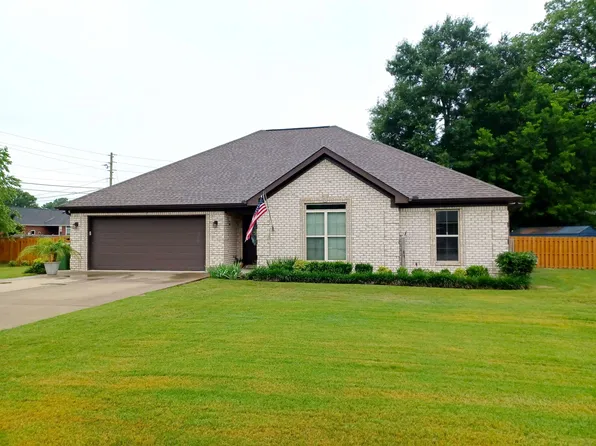 701 Hickory Ave, Muscle Shoals, AL 35661