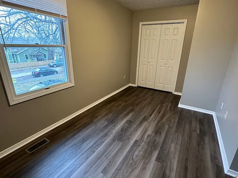 1310 S Madison St — Photo 11