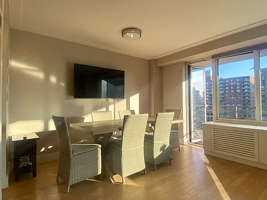 Rented by R New York | media 22