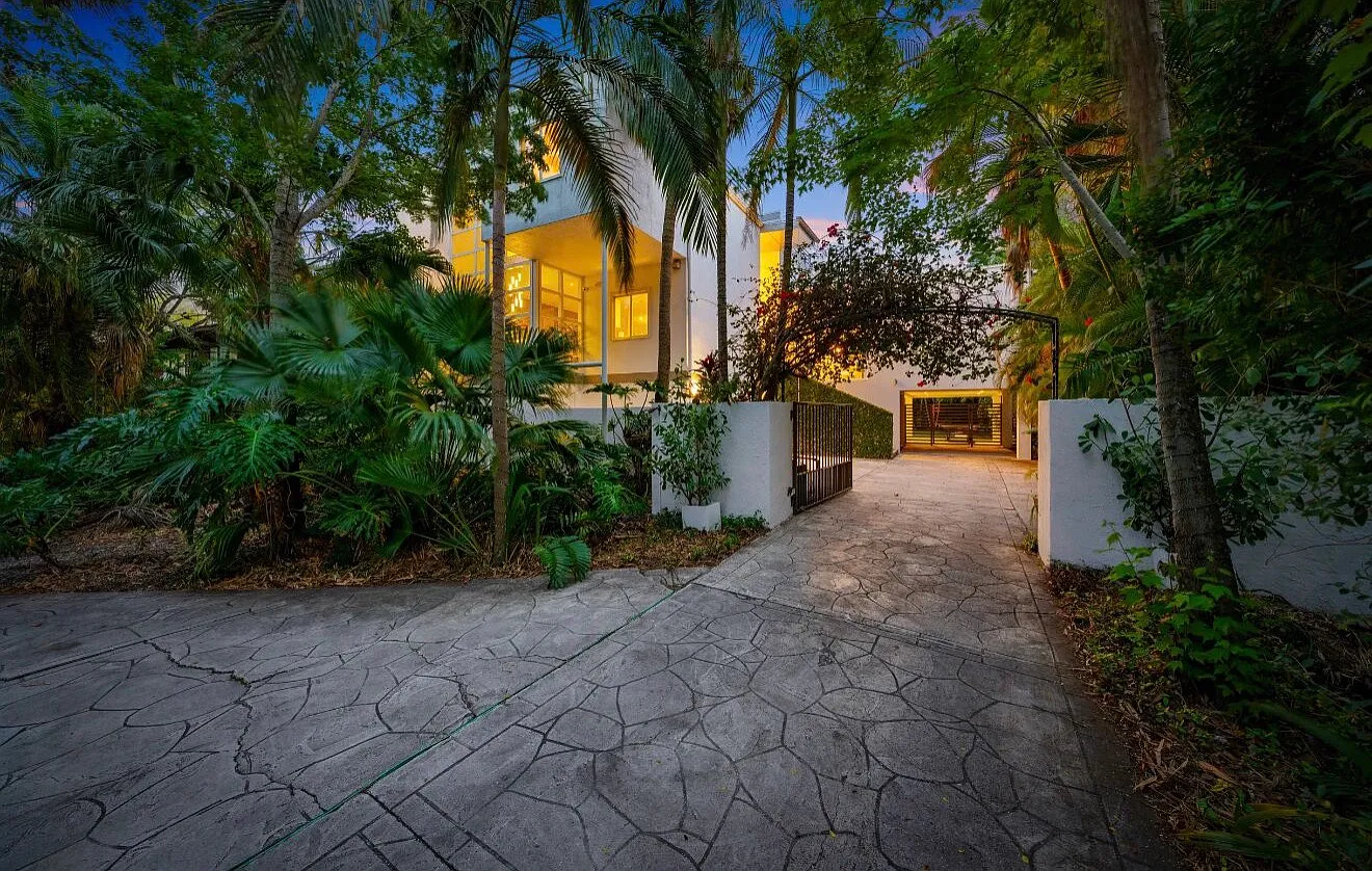 2618 W Conley Ave — Photo 3