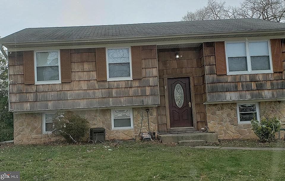2nd image of 304 Chalet Dr