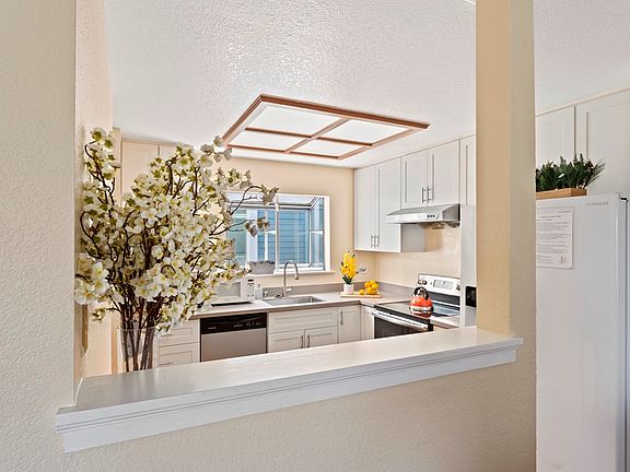 5th image of 625 Abbot Ave #U