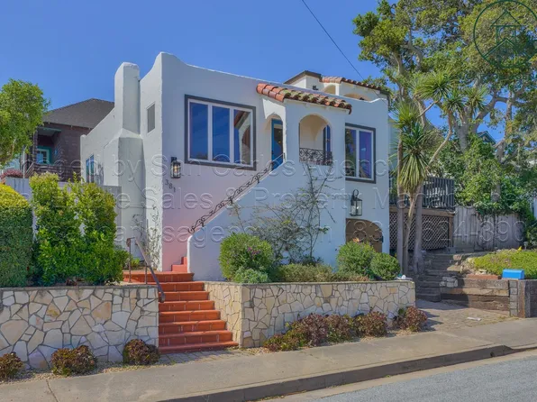 381 Laurel Ave, Pacific Grove, CA 93950