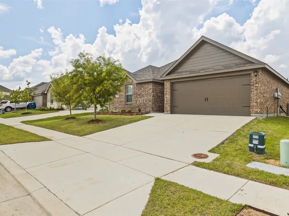 1210 Grand View Dr, Ennis, TX 75119