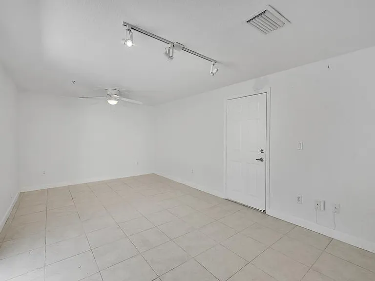 453 NE 1st St #0 — Photo 12