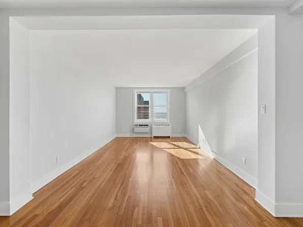 20-10 Seagirt Boulevard image 1 of 16