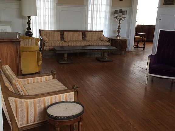 Spacious living room