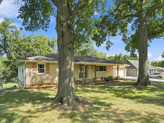 4th image of 743 Linda Ln