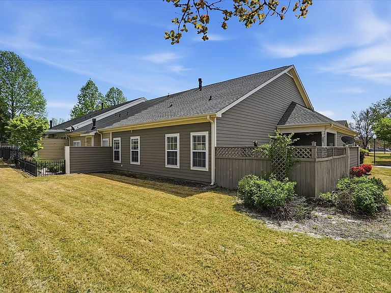 211 Louisville Dr — Photo 27