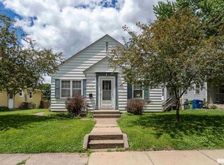 2716 Pershing Blvd, Clinton, IA 52732
