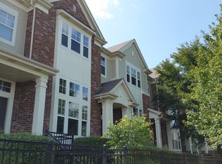 639 Grosvenor Ln, Aurora, IL 60504