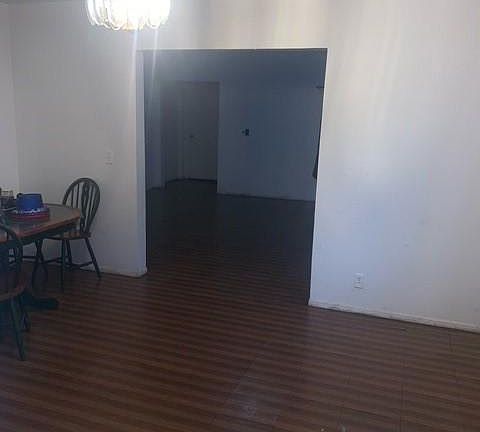 4th image of 9224 Holmes Ave