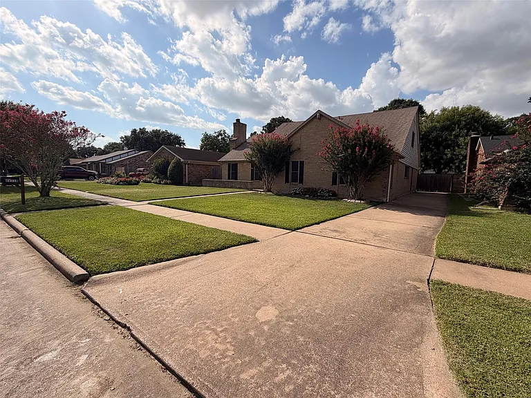 22118 Fincastle Dr — Photo 36