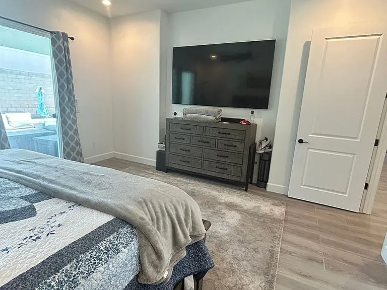 4736 N Diana Ave — Photo 20