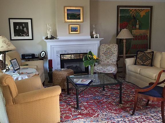 Livingroom with fireplace