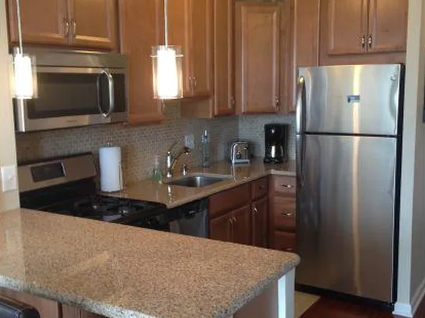 1 E Scott St APT 2101, Chicago, IL 60610