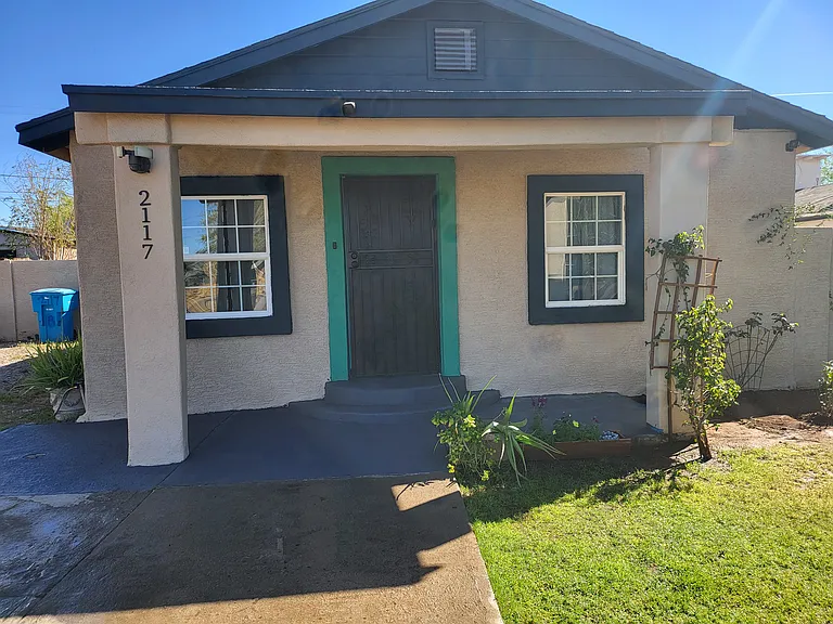 2117 W Hadley St — Photo 3