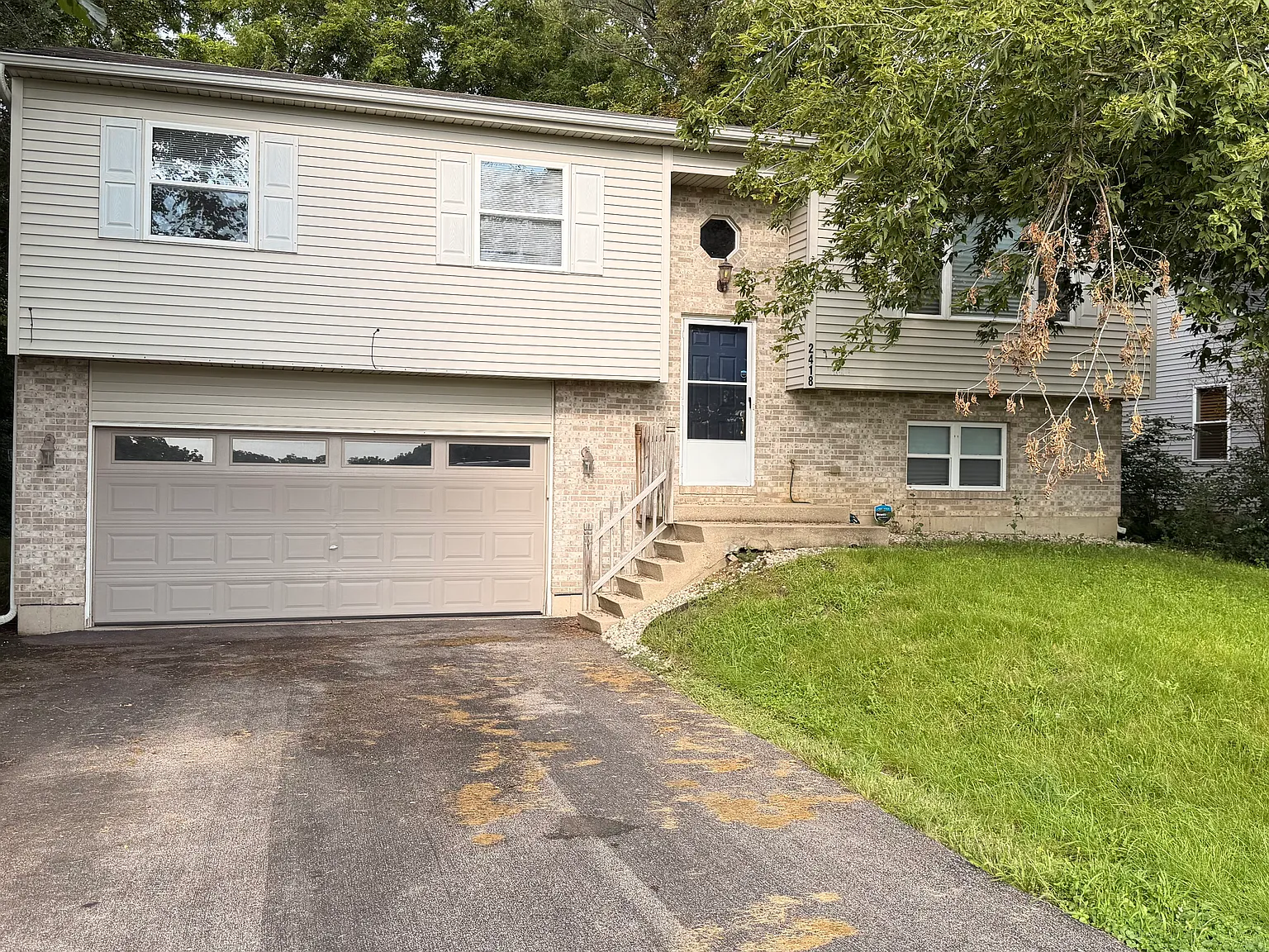 3 bed, 1220 sqft, $2,400 — Photo 1