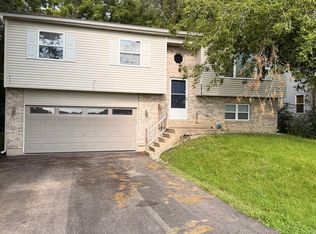 2418 N Spojnia Rd, McHenry, IL 60050